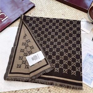 Gucci Men's Scarf in Dark Brown and Beige